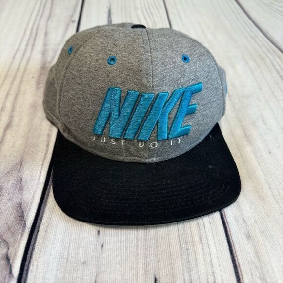 Nike “Just Do It” Flat Bill Snap Back Hat Cap Black Gray Teal Palm Floral - Picture 1 of 9